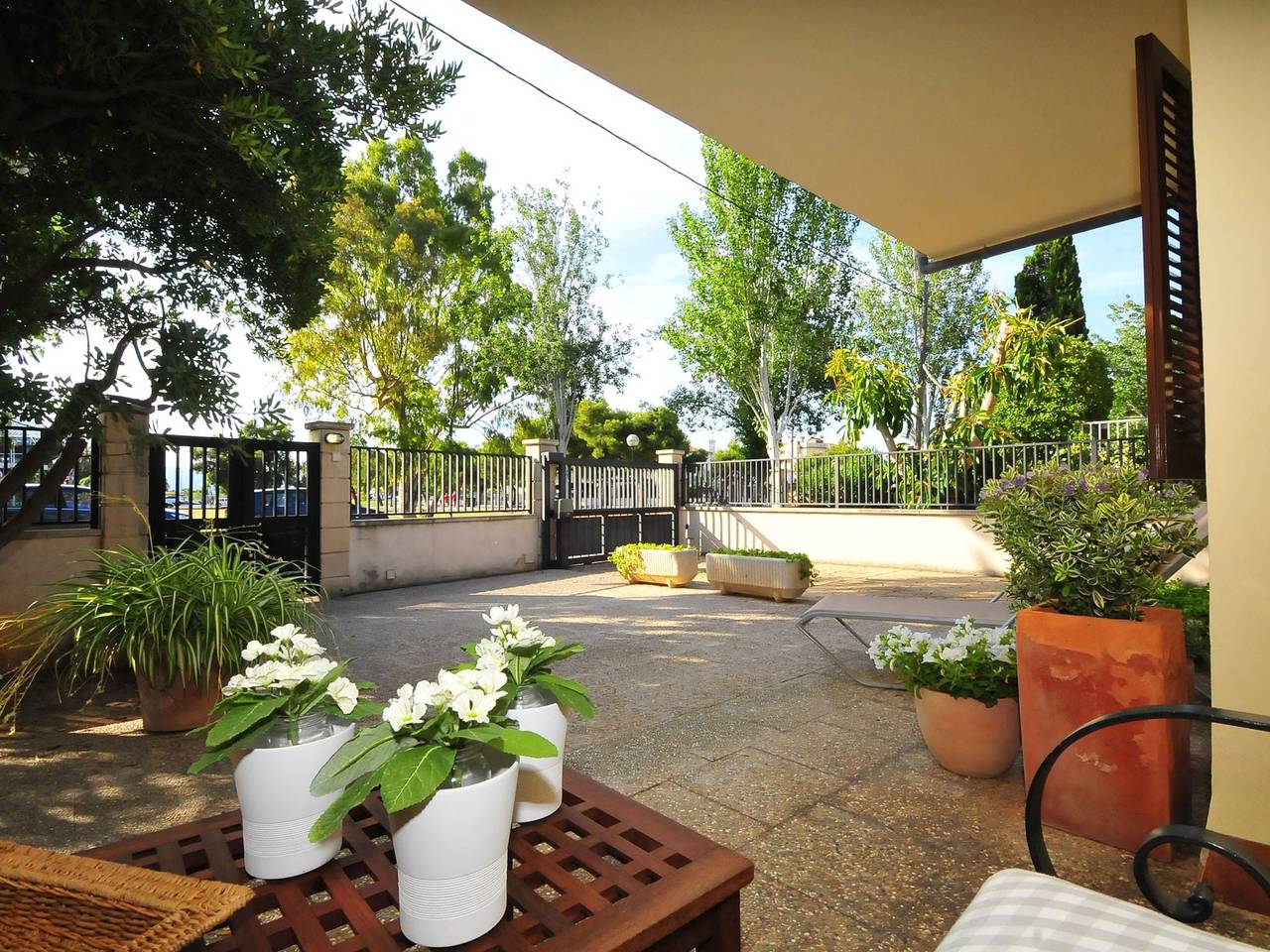 Well maintained house with garden 100m from the beach, patio, Bbq and wifi in Playa de Alcúdia, Alcúdia