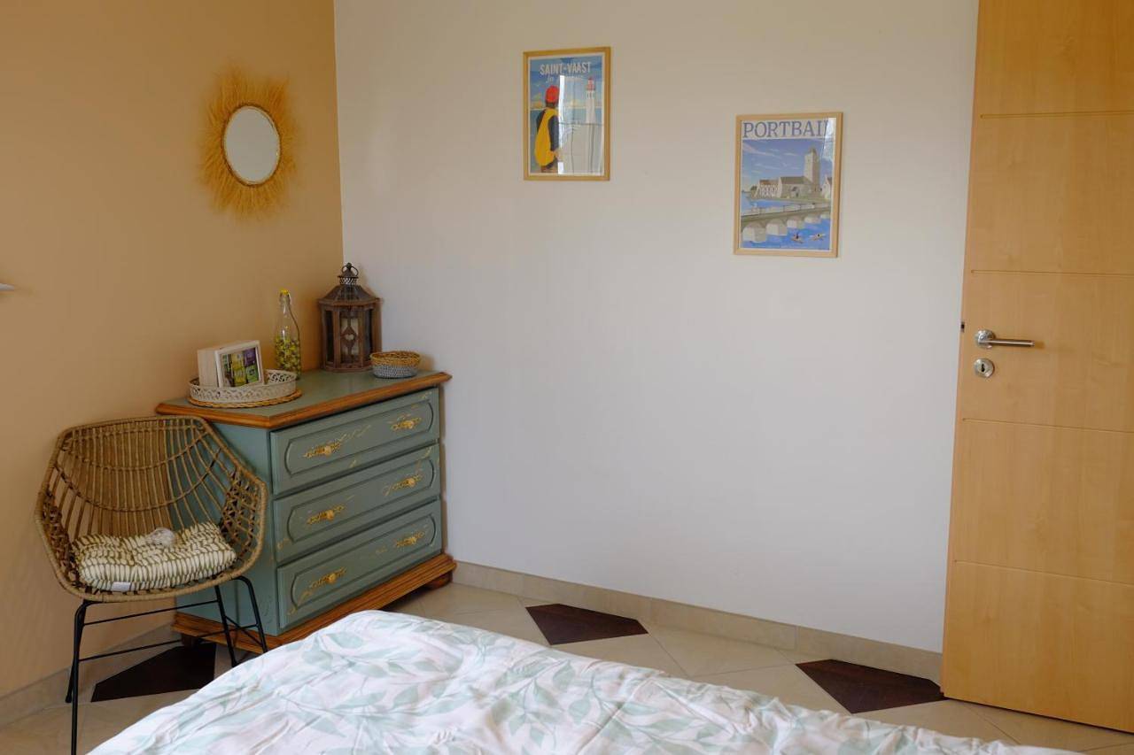 Appartement de vacances entier, Chambre indépendante entre mer et marais du littoral, Salle de bain et Wc privatifs , kitchenette et terrasse partagées in Fontenay-sur-Mer, Région de Cherbourg