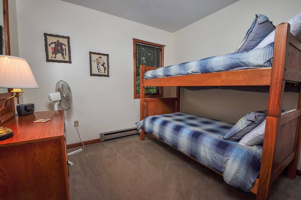 Stadthaus am See mit Seeblick und beheiztem Innenpool! in McHenry, Deep Creek Lake