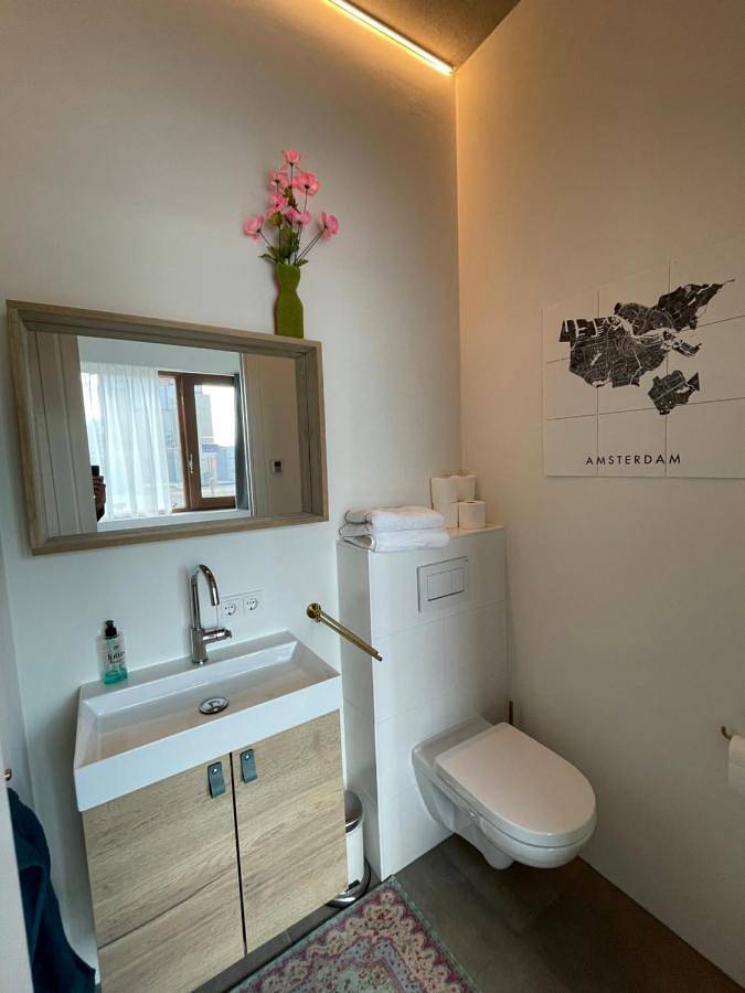 Geheel vakantieappartement, Double Room with Private Bathroom in Amsterdam Oost, Nederlandse kust