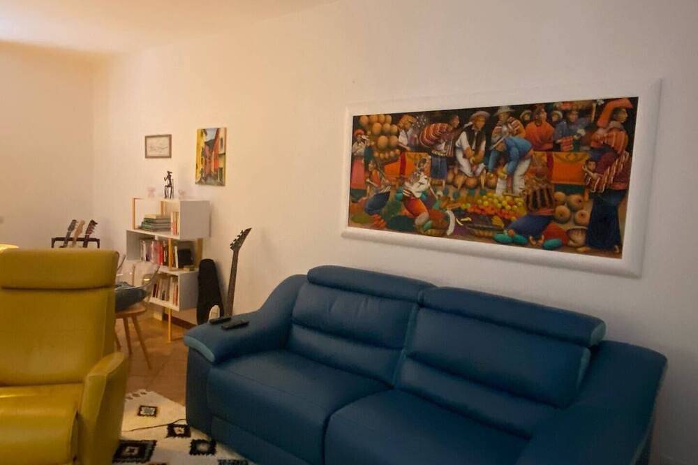 Family home with lake views and close to centre of charming village on Lake Como in Argegno, Comune di Argegno