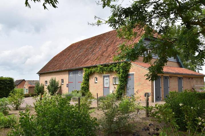 Ferienhaus für 2 Personen, mit Balkon und Terrasse sowie Garten und Pool