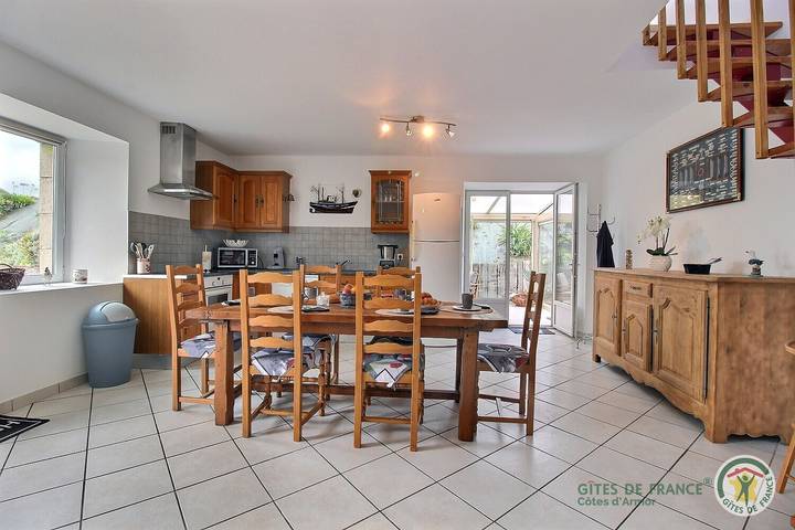 Gîte pour 5 personnes, avec Terrasse et Jardin à Yvias - 4