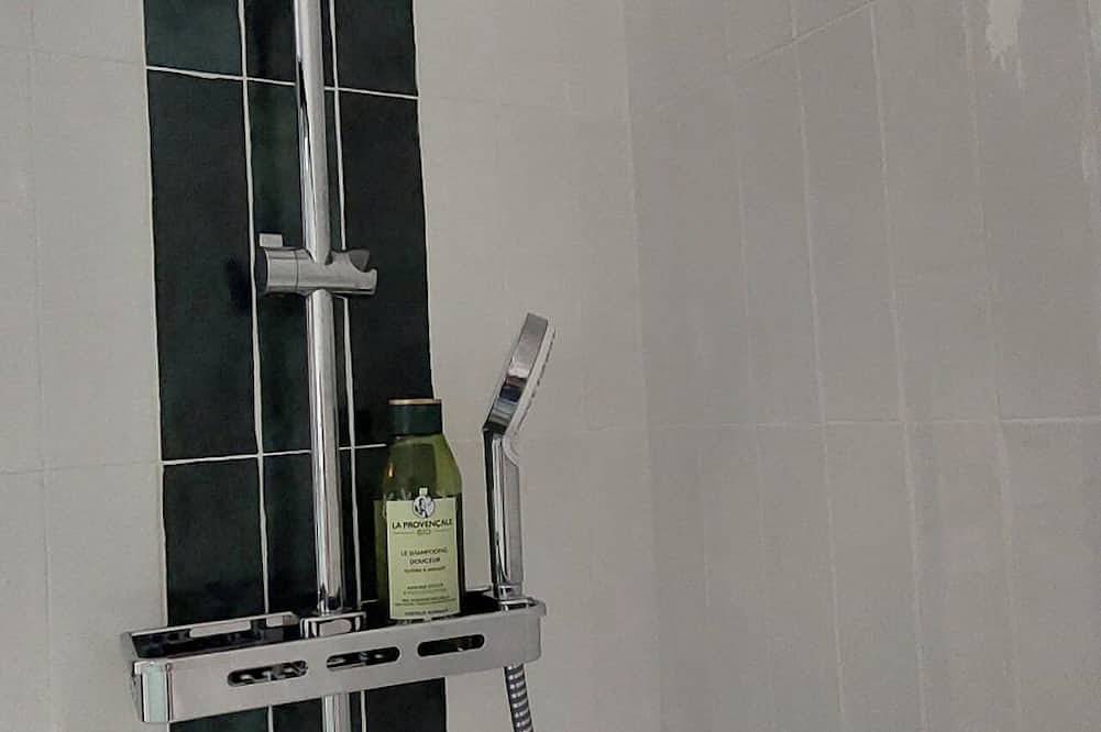 Entire apartment, Bla Bla Bld%maz.rf in Asnières-sur-Seine, Hauts-de-Seine