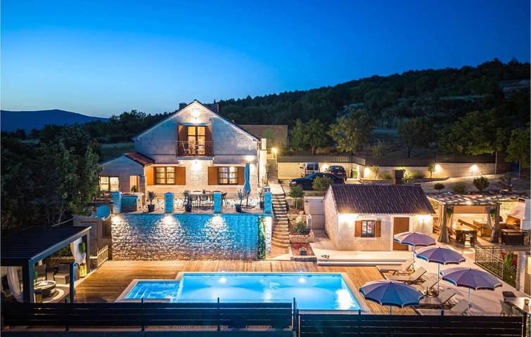 Ferienhaus für 8 Personen, mit Whirlpool und Sauna sowie Pool und Terrasse - 1