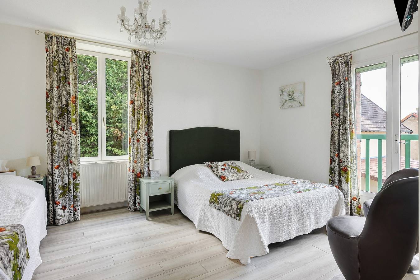 Chambre d’hôtes « Les Malvaux - Chambre Verte » avec piscine, terrasse partagées et Wi-Fi in Huriel, Région de Montluçon