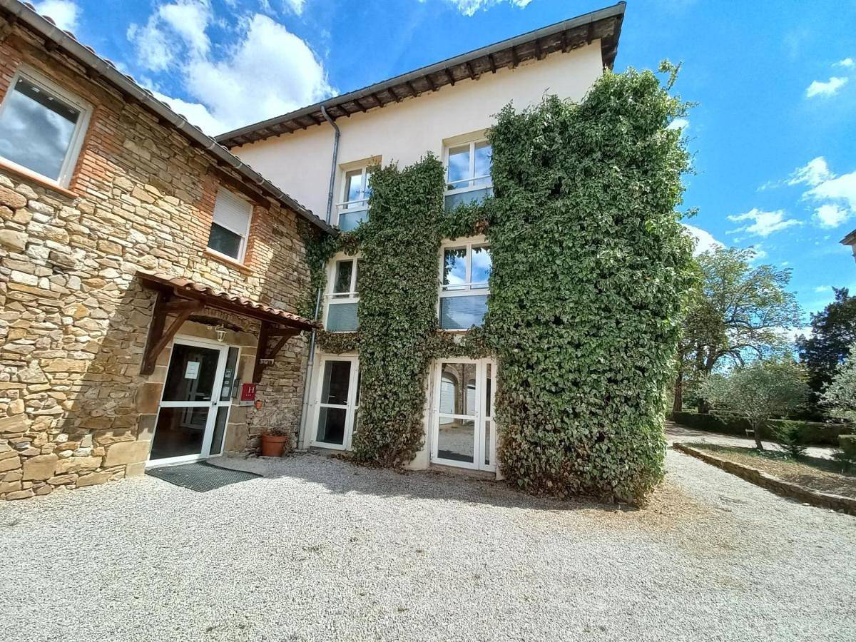 Double Room in Cordes-sur-Ciel, Région d'Albi