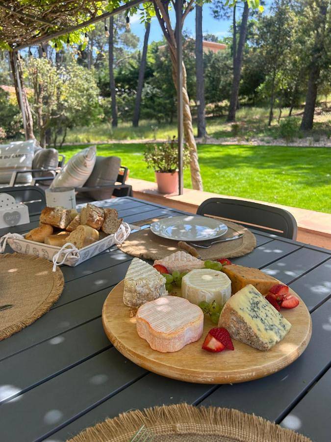 Location de vacances pour 2 personnes, avec vue et terrasse ainsi que piscine et jardin à Mornas - 3