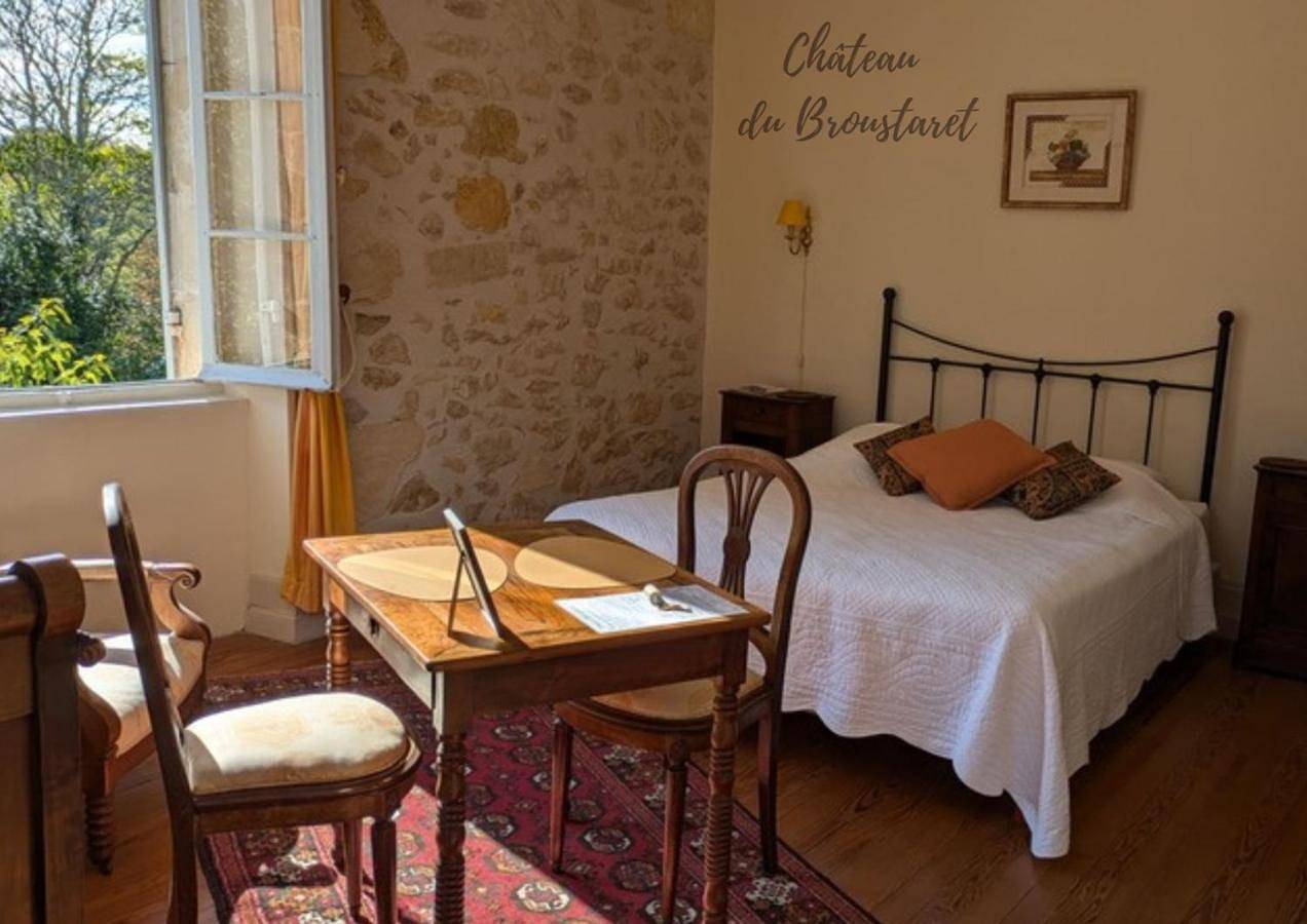 Château du Broustaret - Chambres d'hôtes en pleine nature - Avec cuisine - Proche Bordeaux in Rions, Région de Langon