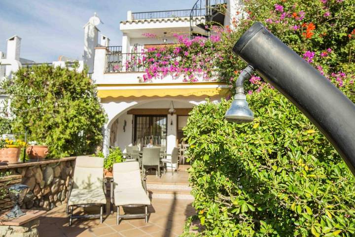 Ferienhaus für 6 Personen, mit Balkon und Terrasse sowie Garten und Pool in Montroig Bahia - 3