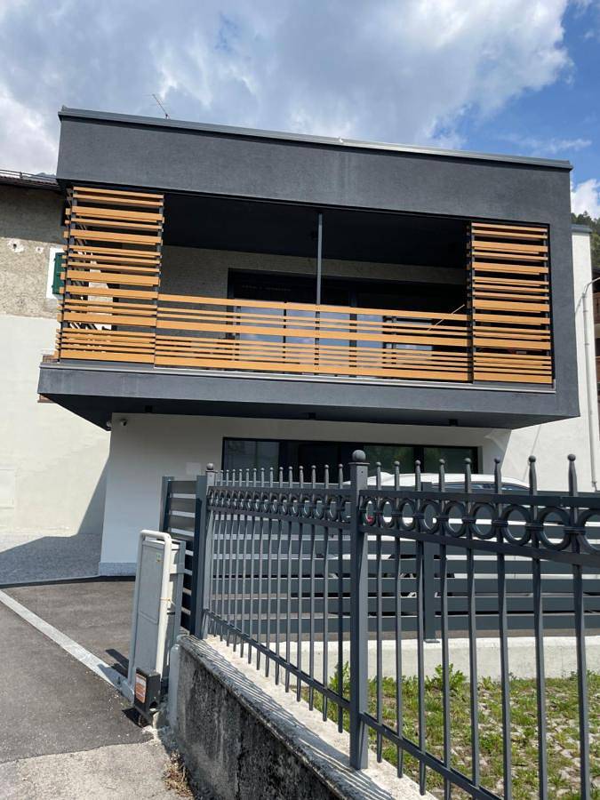 Gîte pour 3 personnes, avec vue et terrasse à Carisolo