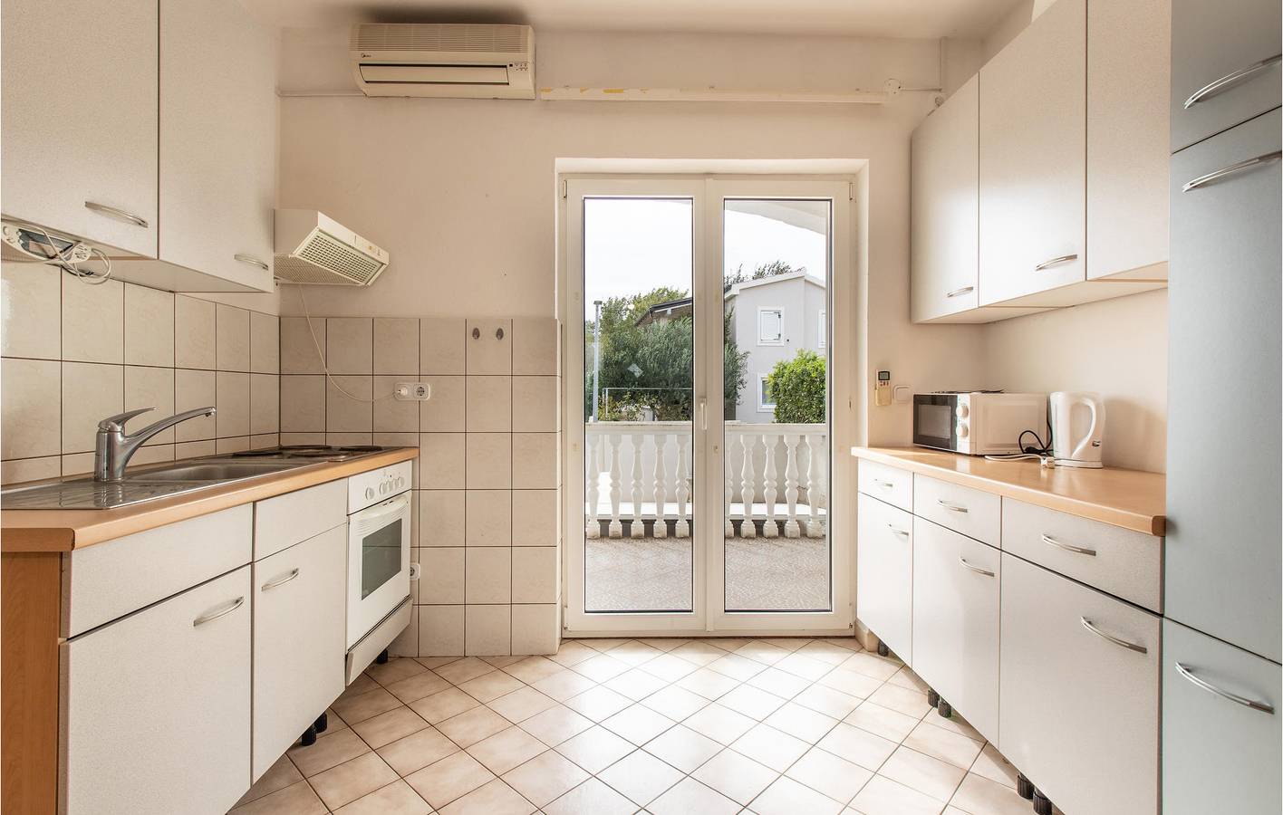 Geheel vakantieappartement, Gezellige accommodatie op 1,5 km van het strand van Ždrijac: wifi, airconditioning, parkeergelegenheid en terras in Nin, Zadar
