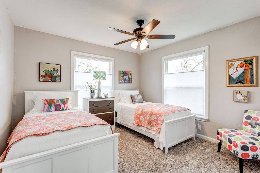 ★ Steine werfen Hütte ★ Unt, Twu, Downtown Courthouse Square! in Denton, Denton County