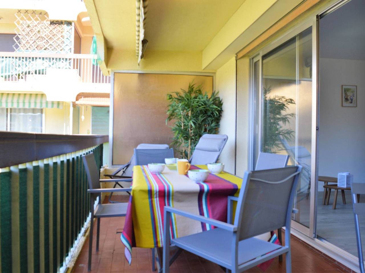 Appartement entier, Appartement rénové 2021 avec balcon et garage, proche golf, 3 pièces, 6 couchages, Le Lavandou. in Le Lavandou, Parc national de Port-Cros