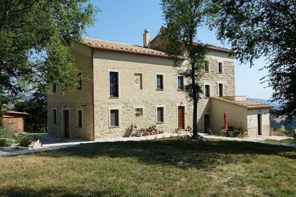 Appartement entier, Charmante maison de campagne récemment rénovée dans les Marches in Pergola, Valle del Metauro