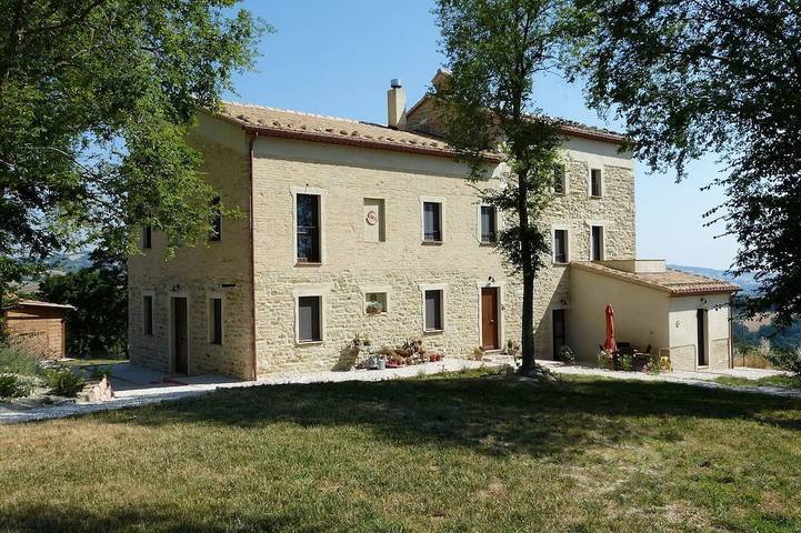 Ferienwohnung für 3 Personen, mit Whirlpool und Terrasse sowie Garten und Pool