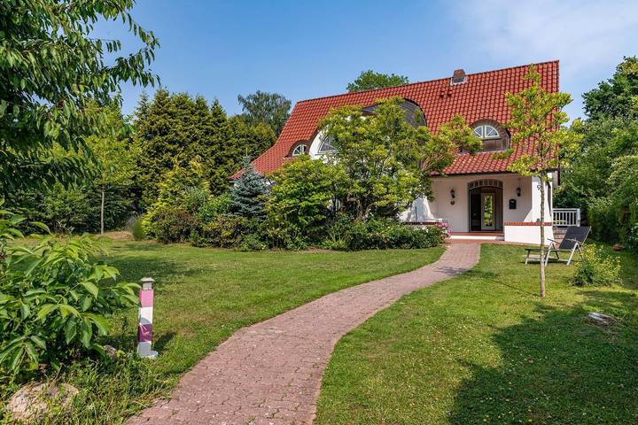 Ferienhaus für 10 Personen, mit Terrasse und Garten sowie Sauna in Hohwacht