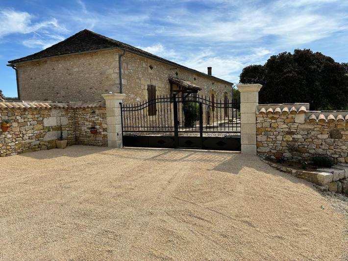 Location de vacances pour 6 personnes, avec piscine et balcon ainsi que vue sur le lac et vue à Nojals-et-Clotte - 2