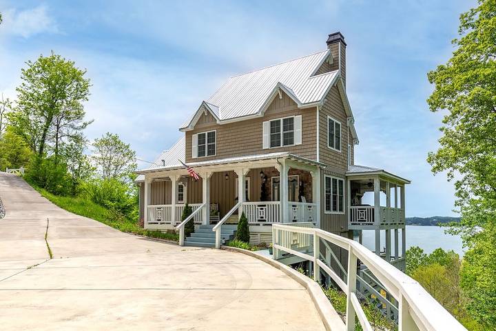 Glamping for 11 people, with balcony in Tennessee
