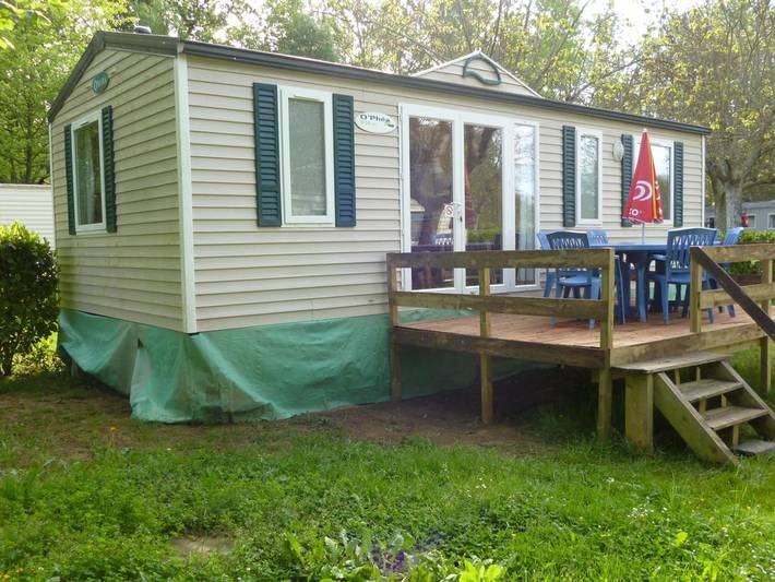 Camping pour 6 personnes, avec terrasse et piscine, animaux acceptés dans le Lot-et-Garonne