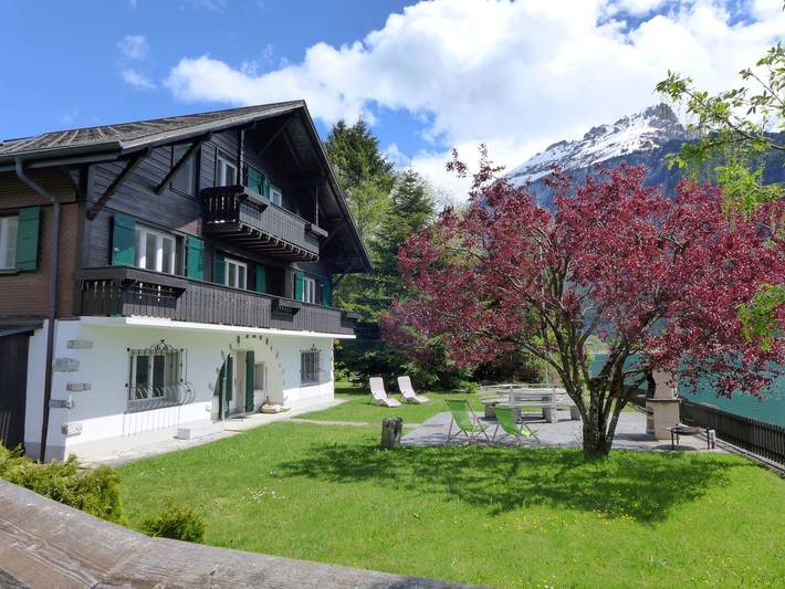 Ferienhaus für 7 Personen, mit Balkon und Terrasse sowie Seeblick in Brienz