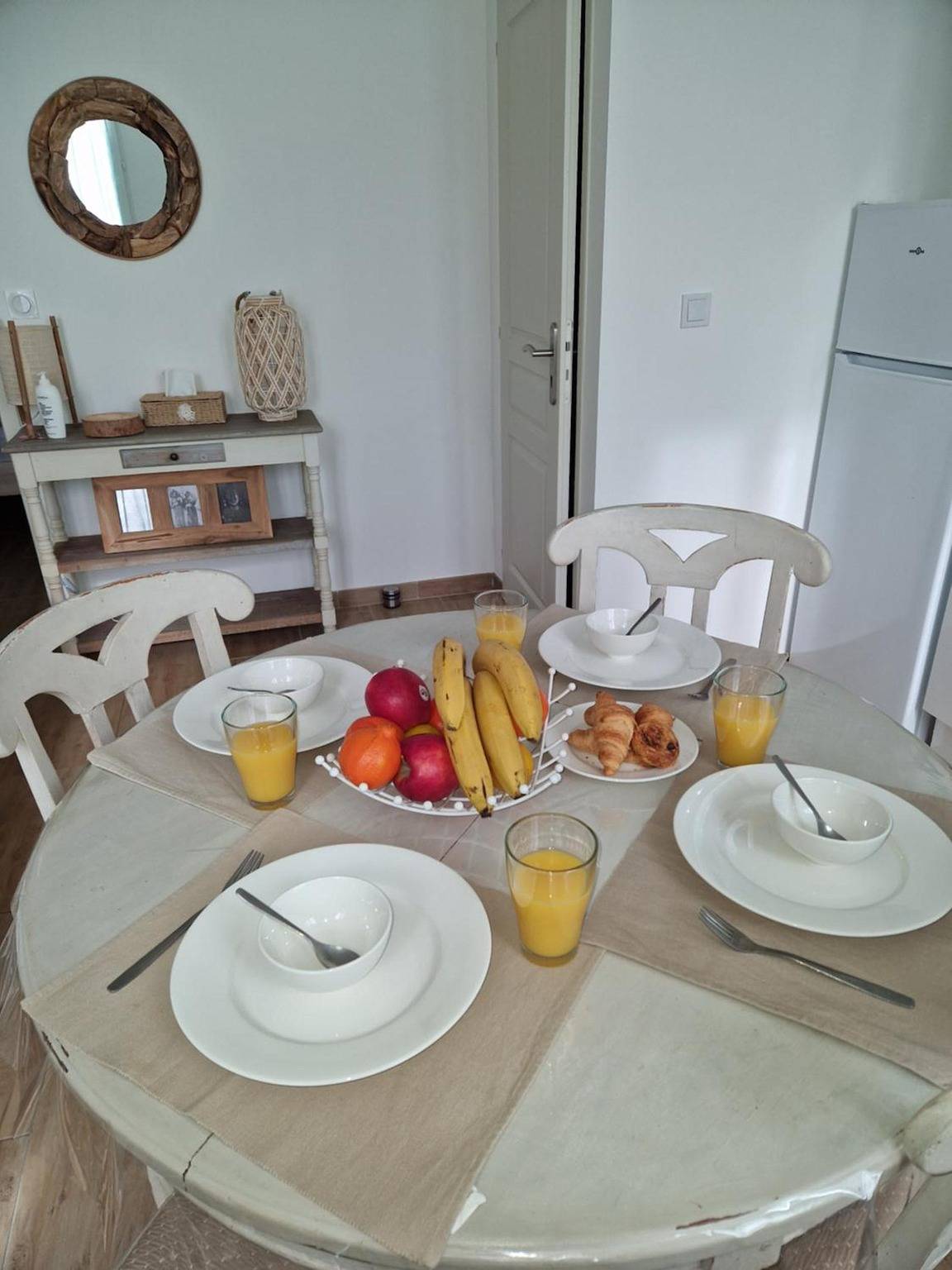 Entire apartment, Apartment 'Toulon, Soleil Et Douceur I' with Mountain View, Wi-Fi and Air Conditioning in Toulon, Toulon region