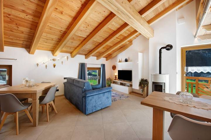 Entire apartment, Holiday Apartment "Cucu - 3" with Mountain View, Shared Terrace and Barbecue in Lillianes, Comune di Lillianes