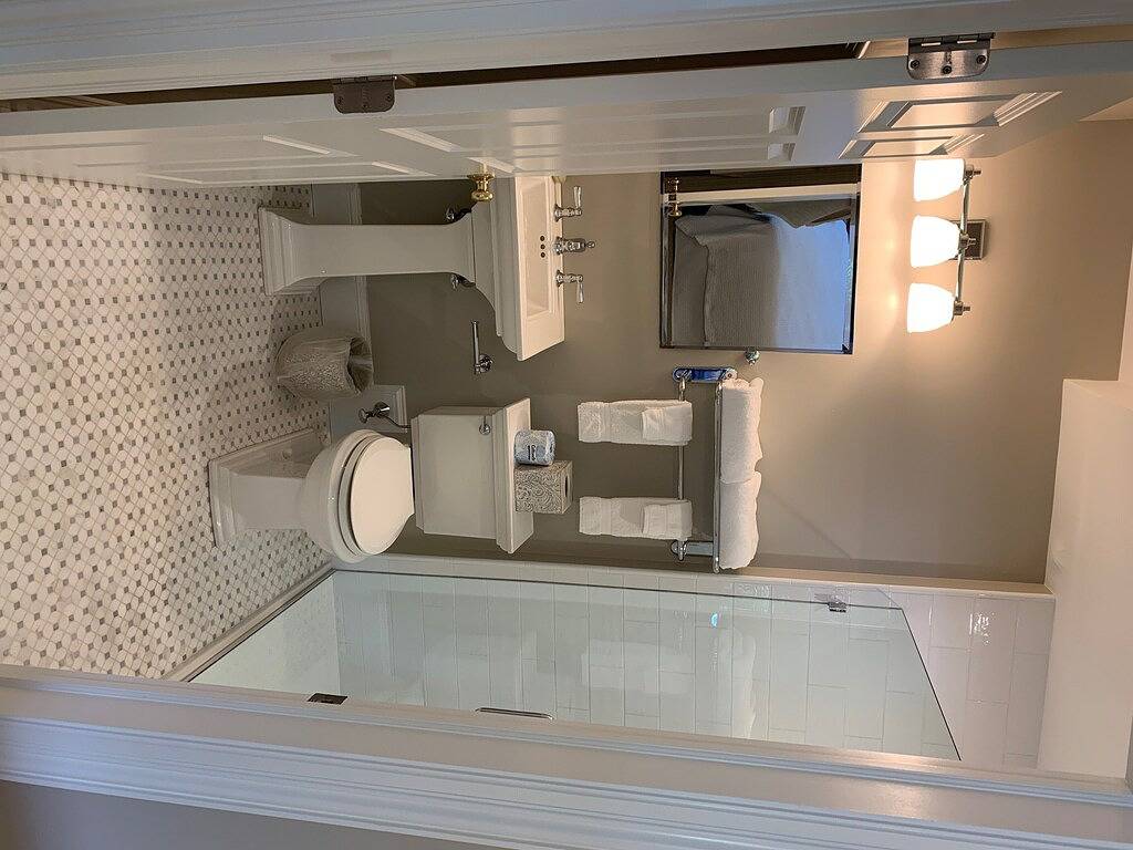 The West Lane Inn - King Room in Ridgefield, Fairfield County