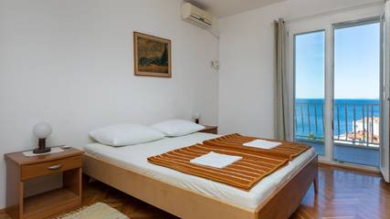 Studio für 2 Personen, mit Ausblick in Omis