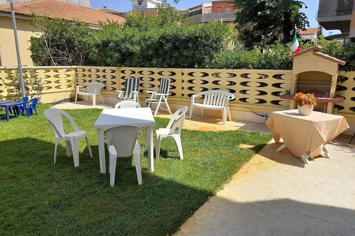 Palazzo Frac Appartamento a 50 metri dal mare con terrazzo vista mare in Spiaggia libera, accessibile per disabili, Montesilvano