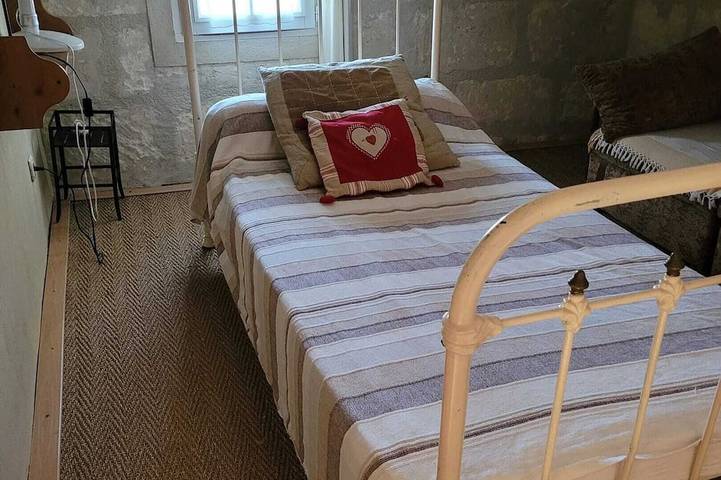 Gîte pour 5 personnes, avec piscine ainsi que balcon et jardin dans Albaron - 4