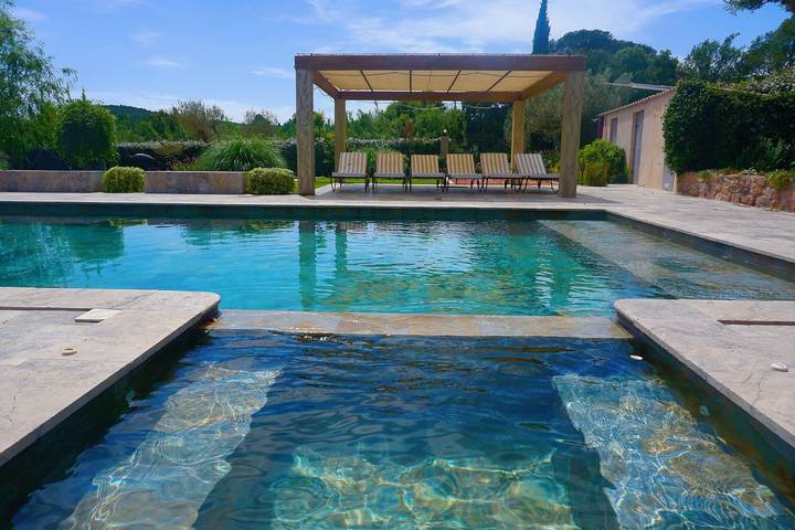 Location de vacances pour 12 personnes, avec jardin et terrasse ainsi que piscine et jacuzzi, animaux acceptés à Cuers - 3