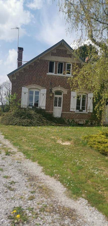 Gîte pour 6 personnes, avec jardin ainsi que terrasse et vue, animaux acceptés dans Coucy La Ville
