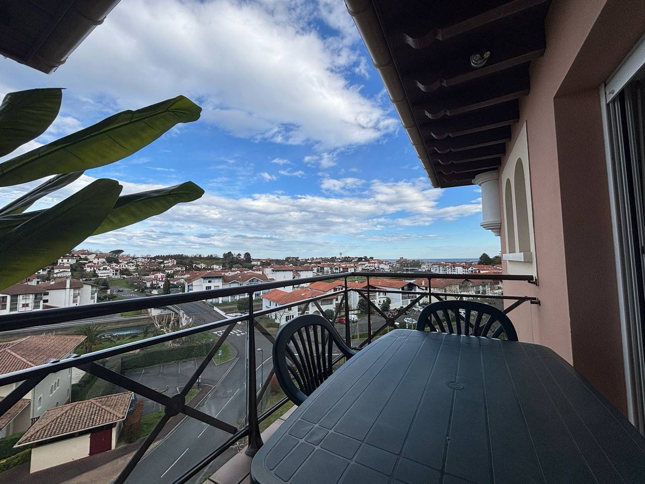 Entire apartment, Charming 2-room apartment with terrace and pool access in Urrugne, Bayonne region