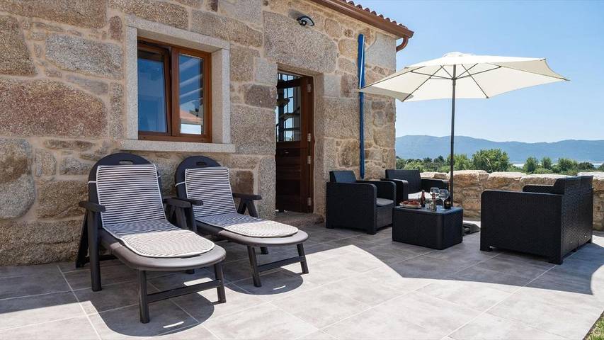 Location de vacances pour 3 personnes, avec jardin ainsi que vue et terrasse à Carnota - 3