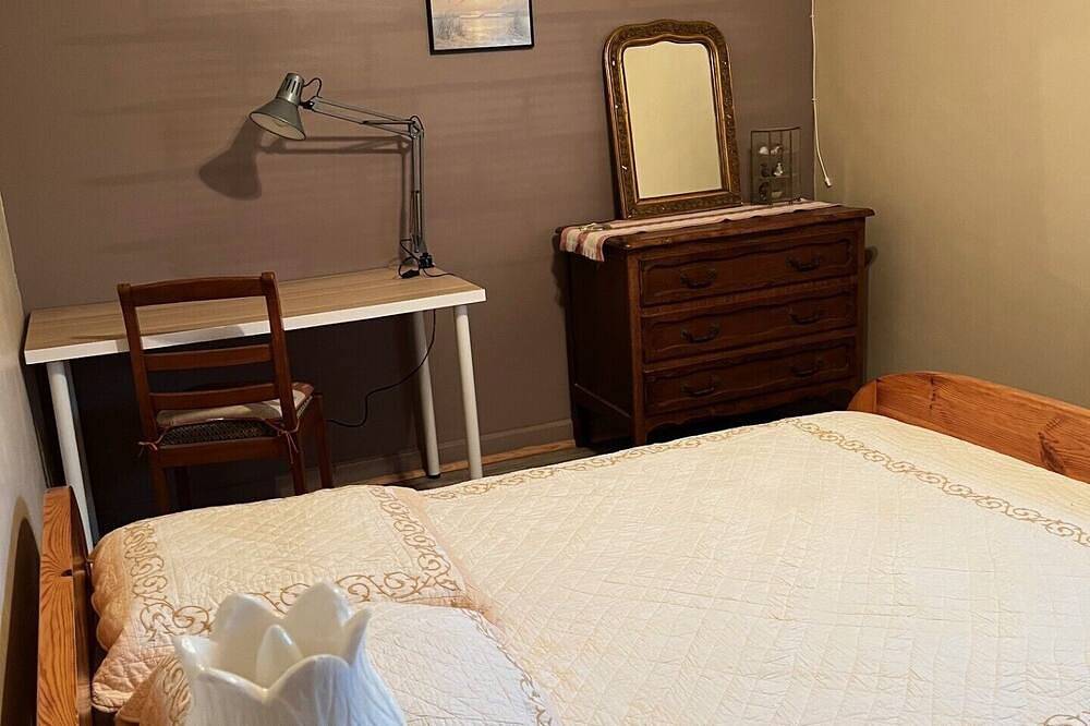 Entire apartment, On the banks of the Rhône between Avignon, the Ardèche and the sea in Montfaucon (Languedoc-Roussillon), Nimes region