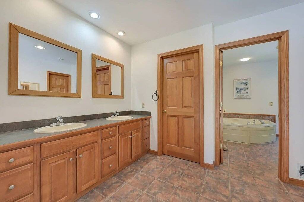 Meadowood Manor by Rovetravel | 6Br Outdoor Spaces in Noyack, Hamptons