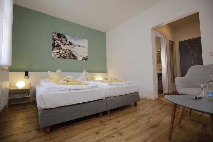Hotel, mit Terrasse und Garten sowie Sauna und Ausblick in Lauscha - 3