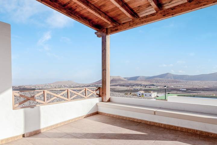Amplia villa "Casa el Aceitunal" con vistas a la montaña, jardín, terraza y piscina in Tetir, Puerto del Rosario