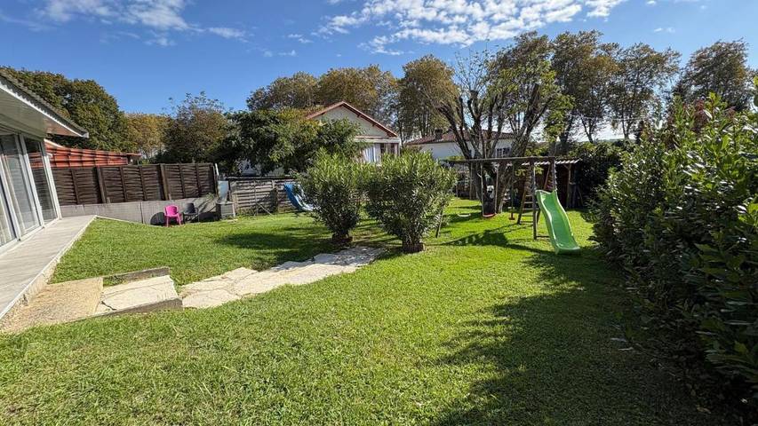 Location de vacances pour 6 personnes, avec vue et jardin, animaux acceptés à Peyrehorade
