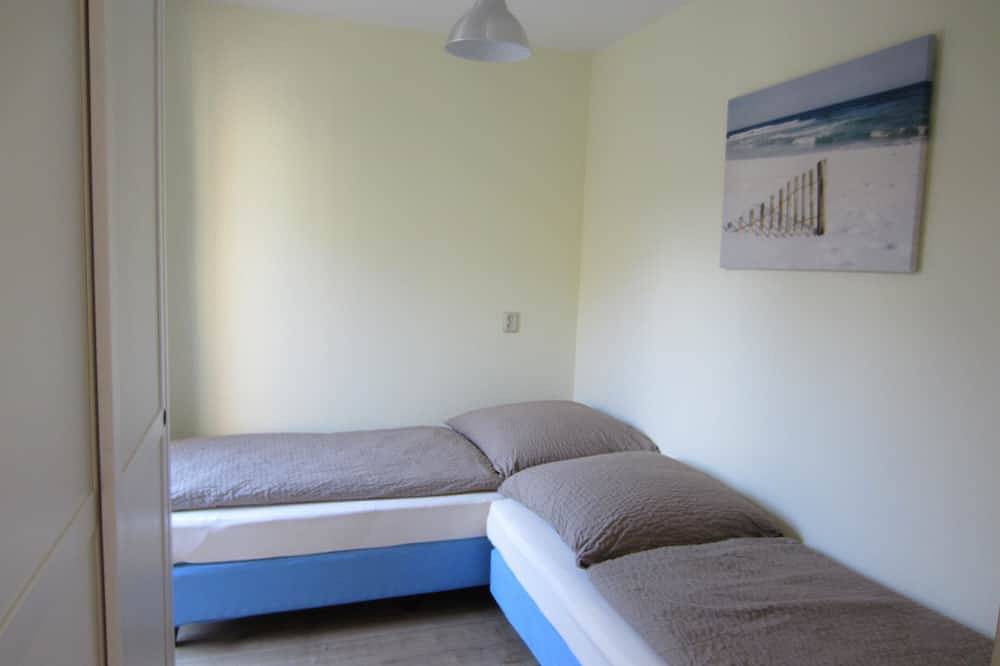 * onlangs gerenoveerd * vakantiehuis ** zuidterras ** 300m van strand / zee * in Kijkduin, Den Haag