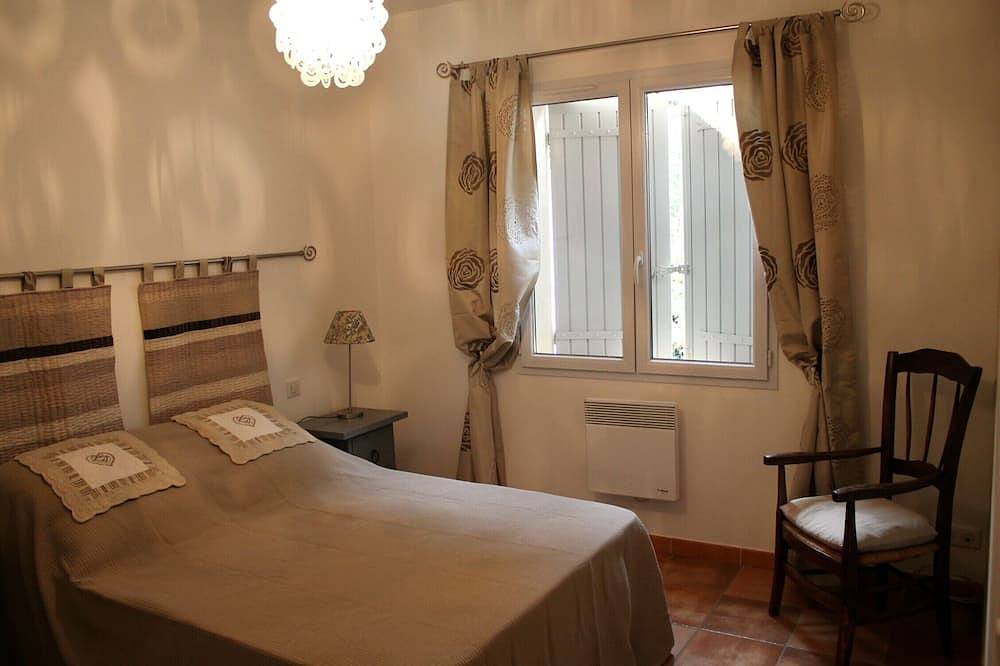 Maison Classee 2 *  Avec Piscine En Campagne A Eygalieres in Eygalières, Région d'Arles