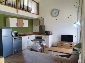 Gîte pour 3 personnes, avec jardin à Villemoirieu