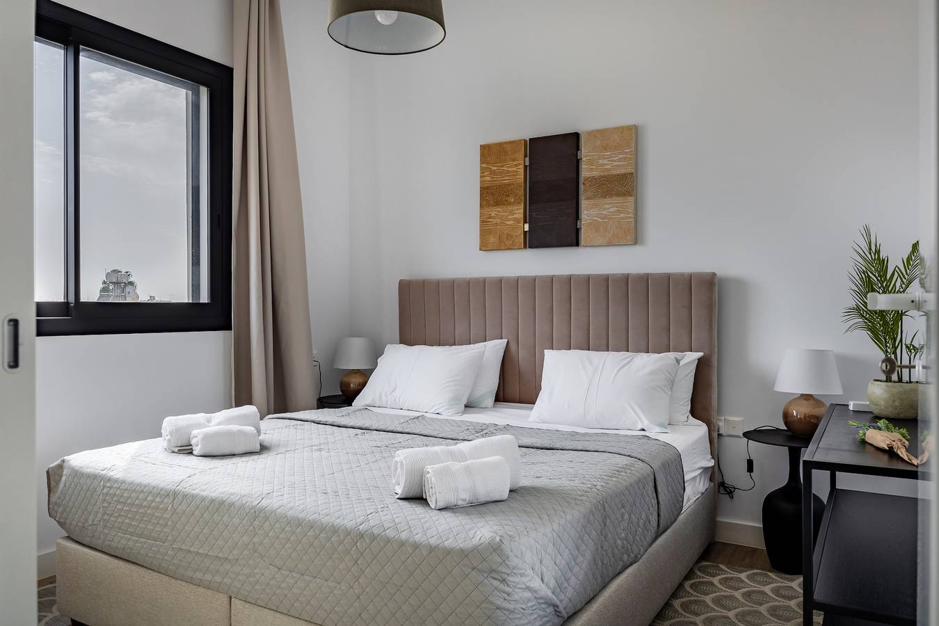 Apartamento entero, 203 Sfiggos: vistas a la ciudad y acceso a la piscina en la azotea in Limasol, Chipre Sur