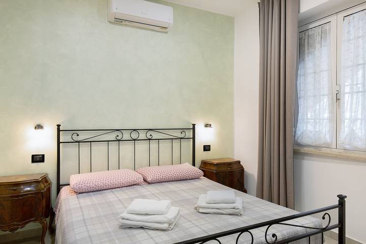 Apartamento entero, Apartamento 'Doppia con baño privado' con terraza compartida, Wi-Fi y aire acondicionado in Latina (Italia), Agro Pontino