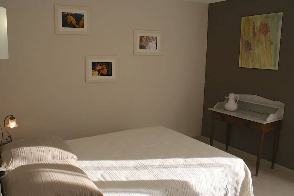 Appartement entier, Lumineux appartement de 100 m2 à Pernes-Les-Fontaines entre Ventoux et Avignon. in Pernes-les-Fontaines, Vaucluse