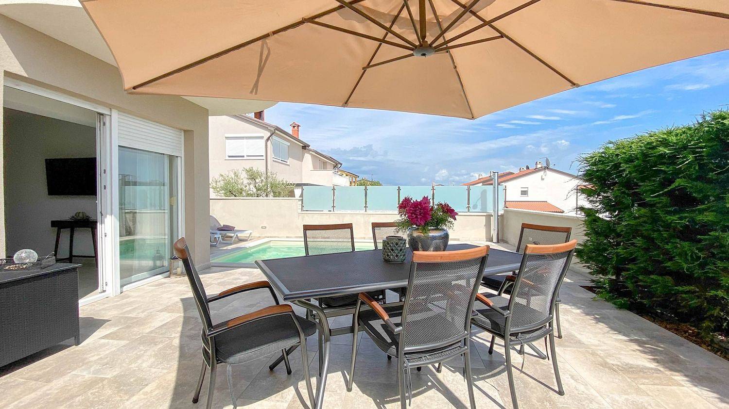 Hundefreundliches Ferienhaus mit Grillbereich, Privatpool, Waschmaschine, Wifi in Mareda, Regio Umag