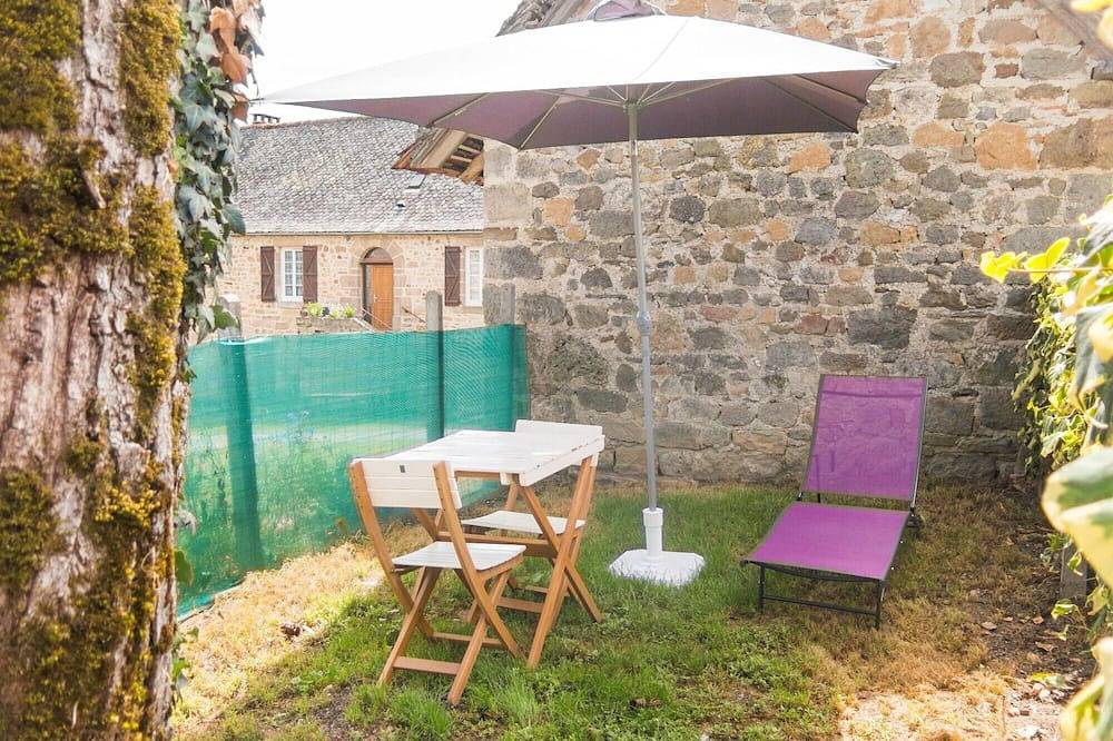 Casita en Corrèze | Wifi, Tv, terraza y barbacoa, espacios verdes privados. in Puy-d'Arnac, Macizo Central