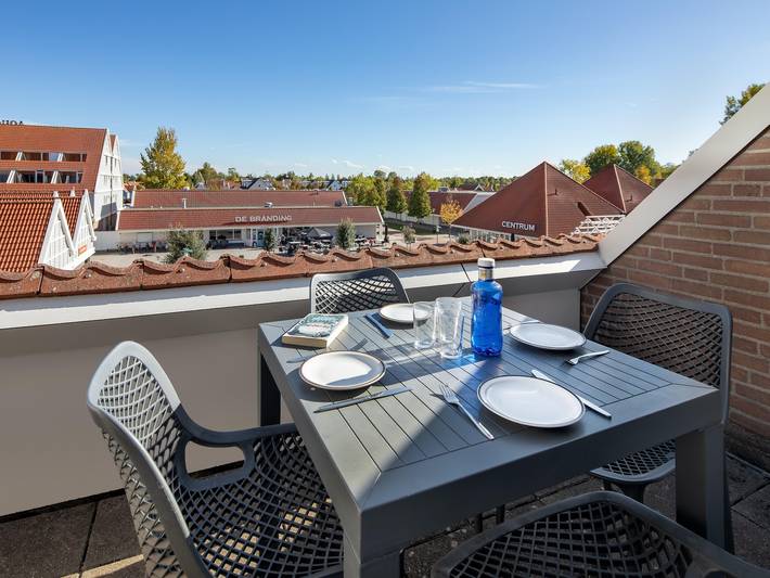 Ferienwohnung für 4 Personen, mit Pool und Balkon in Zeeland