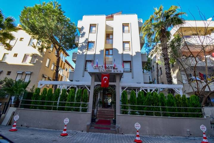 Hôtel pour 2 personnes, avec piscine ainsi que jardin et bassin pour enfant - 1
